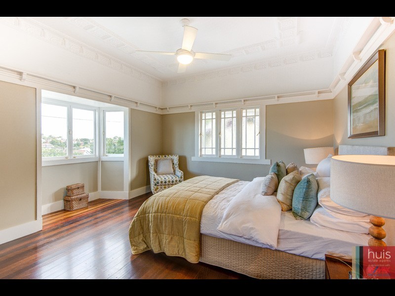 28 Pryde St, Camp Hill QLD 4152