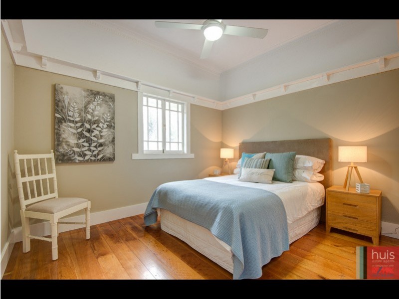 28 Pryde St, Camp Hill QLD 4152