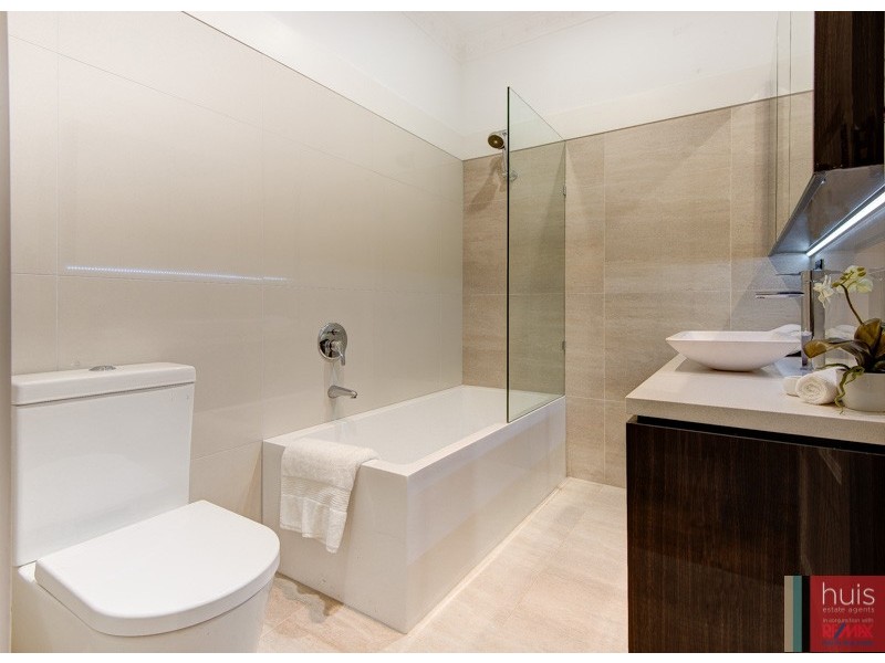 28 Pryde St, Camp Hill QLD 4152