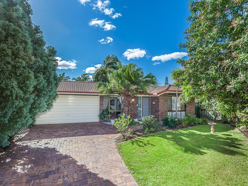 8 Buscall Court, Sinnamon Park QLD 4073