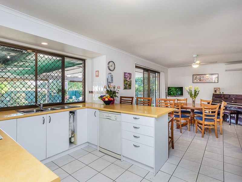 8 Buscall Court, Sinnamon Park QLD 4073