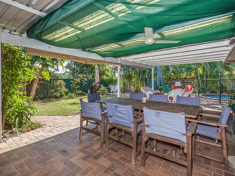 8 Buscall Court, Sinnamon Park QLD 4073