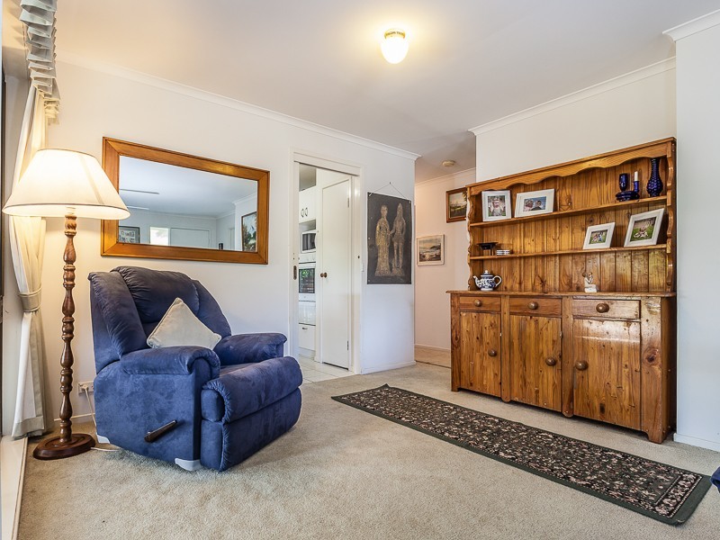 8 Buscall Court, Sinnamon Park QLD 4073