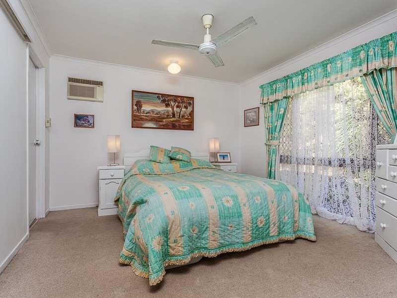 8 Buscall Court, Sinnamon Park QLD 4073