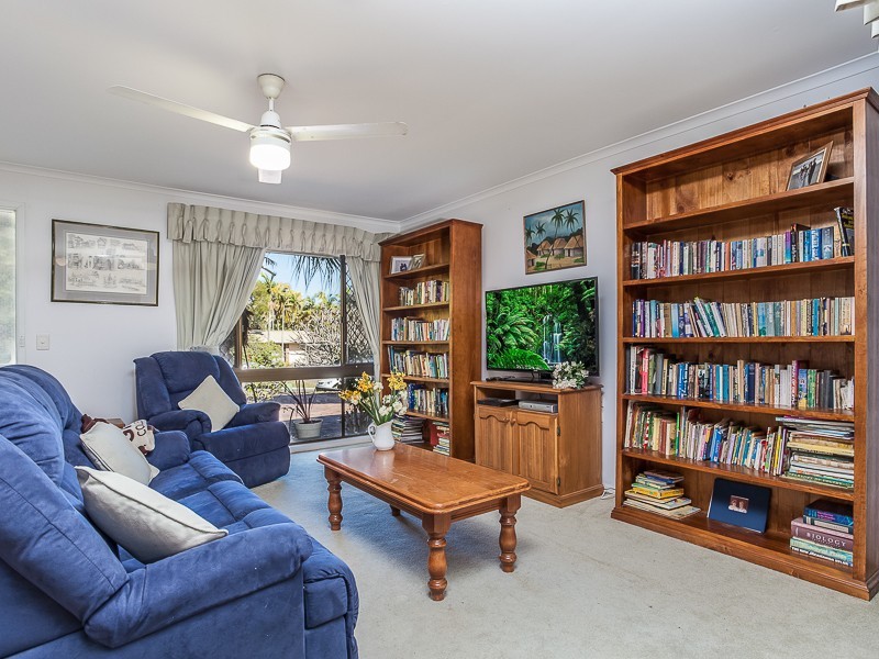 8 Buscall Court, Sinnamon Park QLD 4073