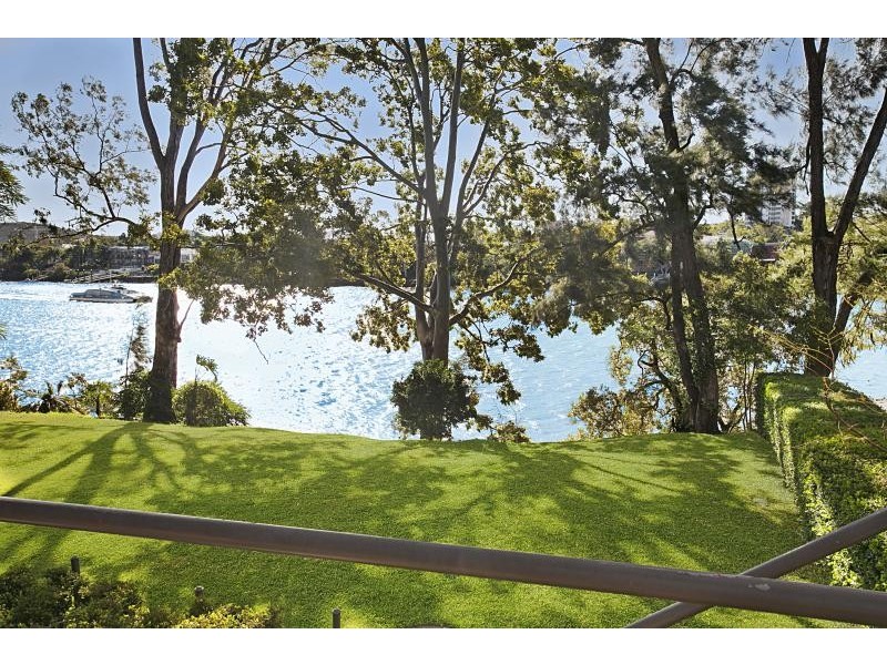 2/136 Macquarie Street, St Lucia QLD 4067