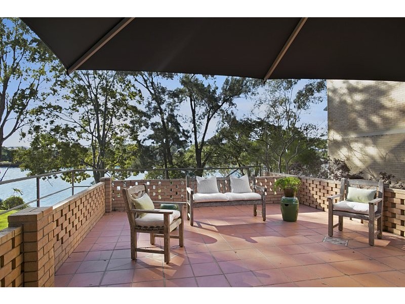 2/136 Macquarie Street, St Lucia QLD 4067