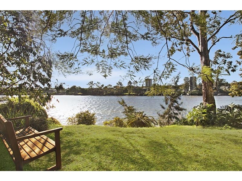 2/136 Macquarie Street, St Lucia QLD 4067