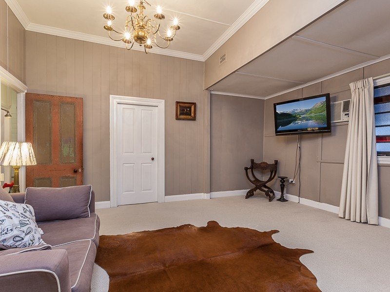 1 Windsor Road, Red Hill QLD 4059