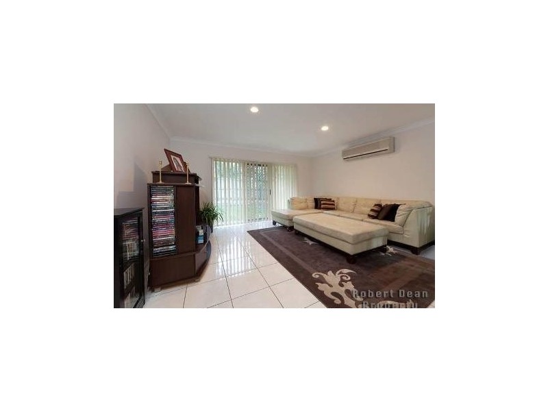 25 Lakeside Crt, Sinnamon Park QLD 4073