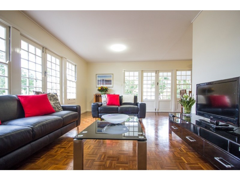 9 Jedburgh Street, Kenmore QLD 4069