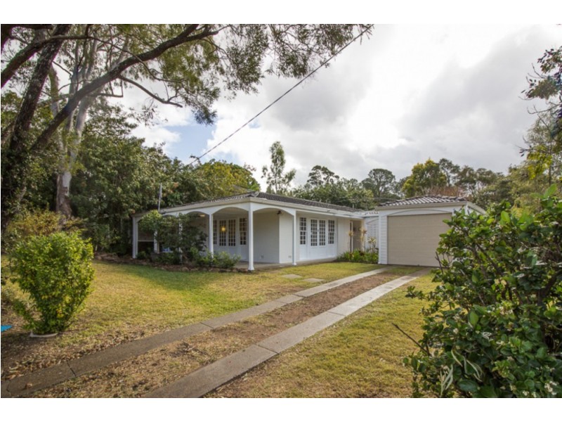 9 Jedburgh Street, Kenmore QLD 4069