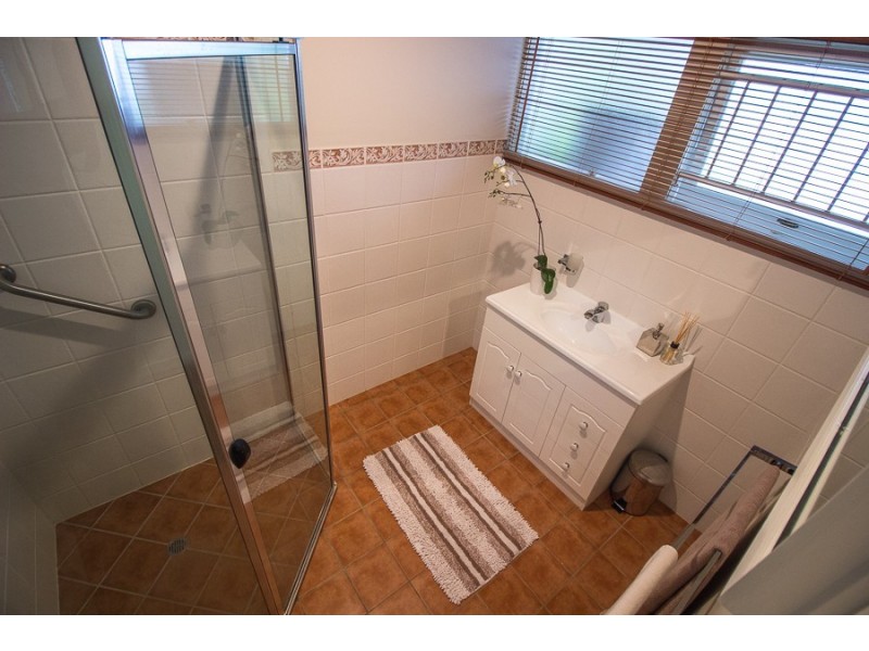 9 Jedburgh Street, Kenmore QLD 4069