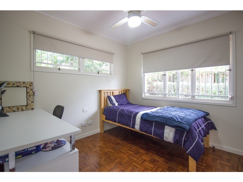 9 Jedburgh Street, Kenmore QLD 4069