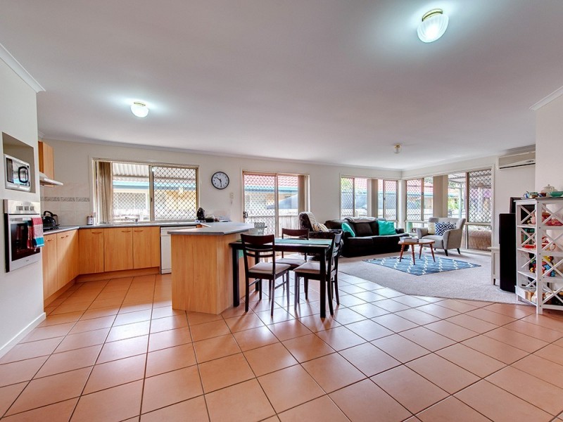 16 Columbus Place, Forest Lake QLD 4078