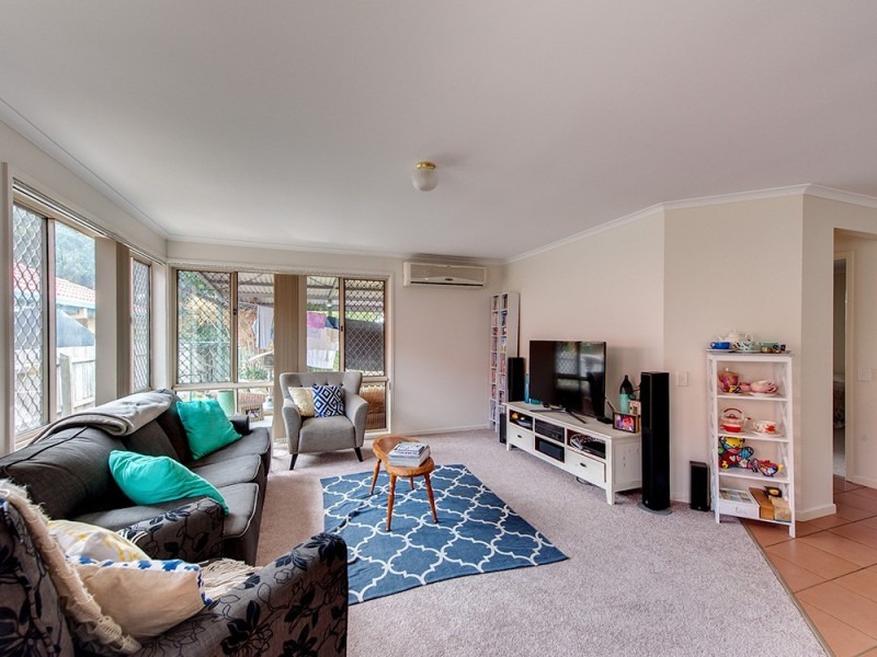 16 Columbus Place, Forest Lake QLD 4078