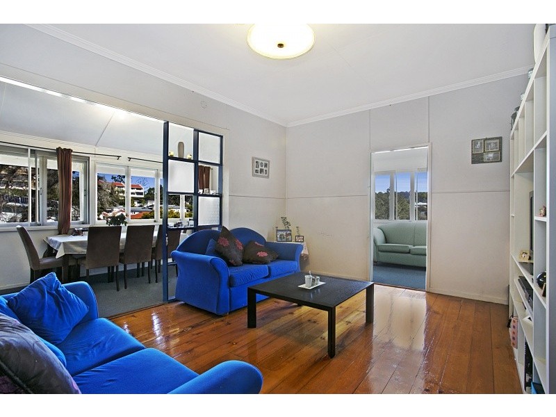 17 Prospect Terrace, St Lucia QLD 4067