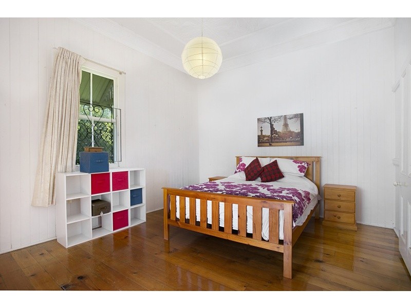 17 Prospect Terrace, St Lucia QLD 4067