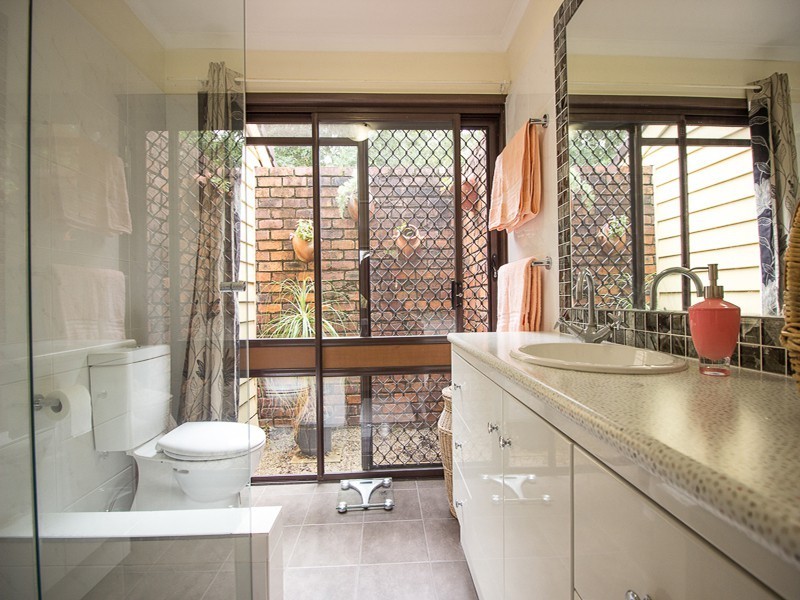 44 Euree Street, Kenmore QLD 4069