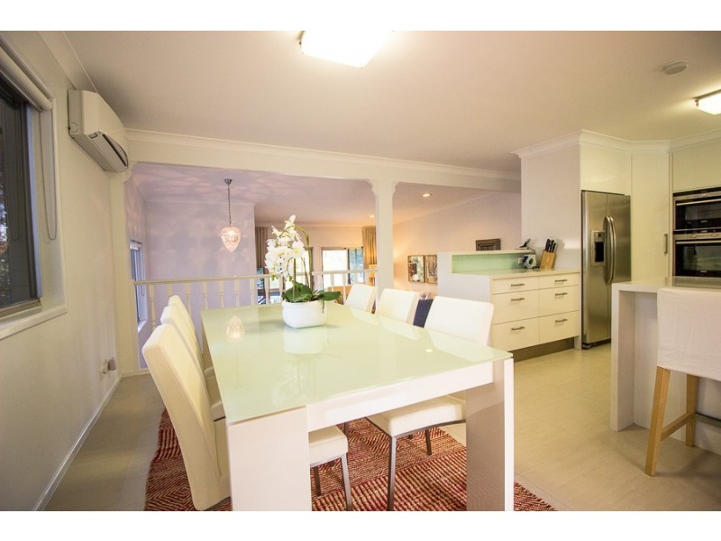 15 Steptoe Street, Chapel Hill QLD 4069