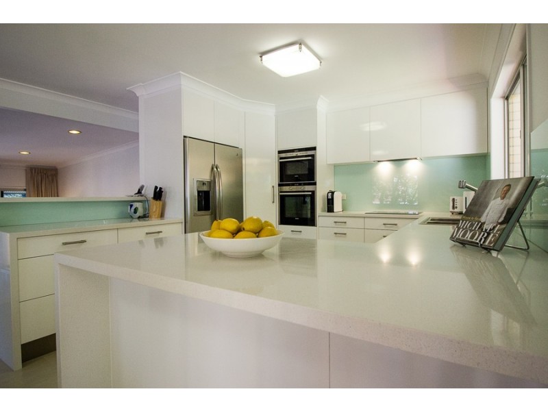 15 Steptoe Street, Chapel Hill QLD 4069