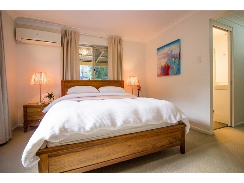 15 Steptoe Street, Chapel Hill QLD 4069