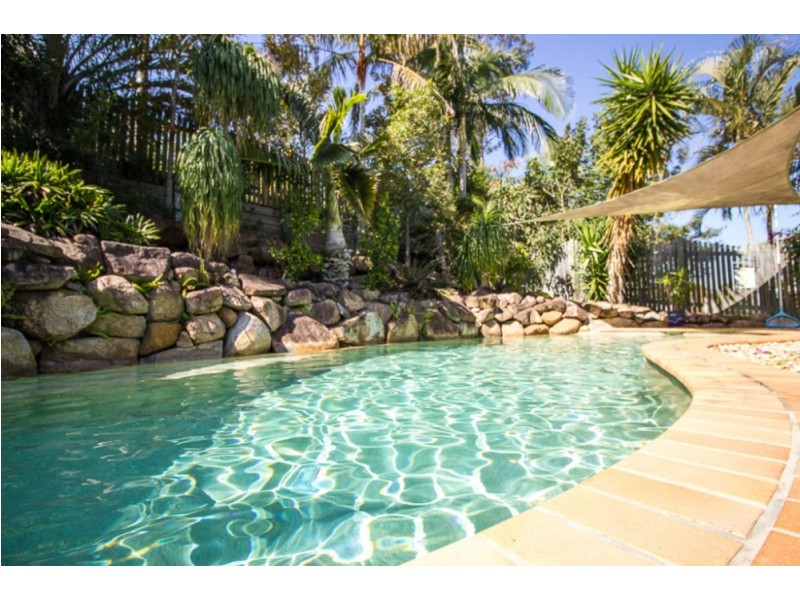 15 Steptoe Street, Chapel Hill QLD 4069