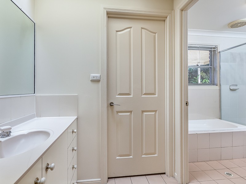 104 Creekside Street, Kenmore Hills QLD 4069