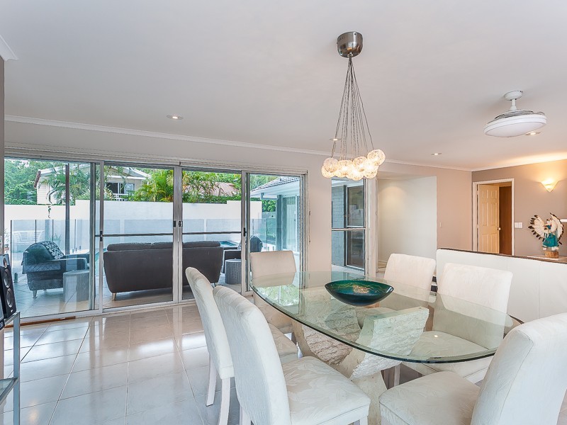 45 Tangmere Street, Chapel Hill QLD 4069