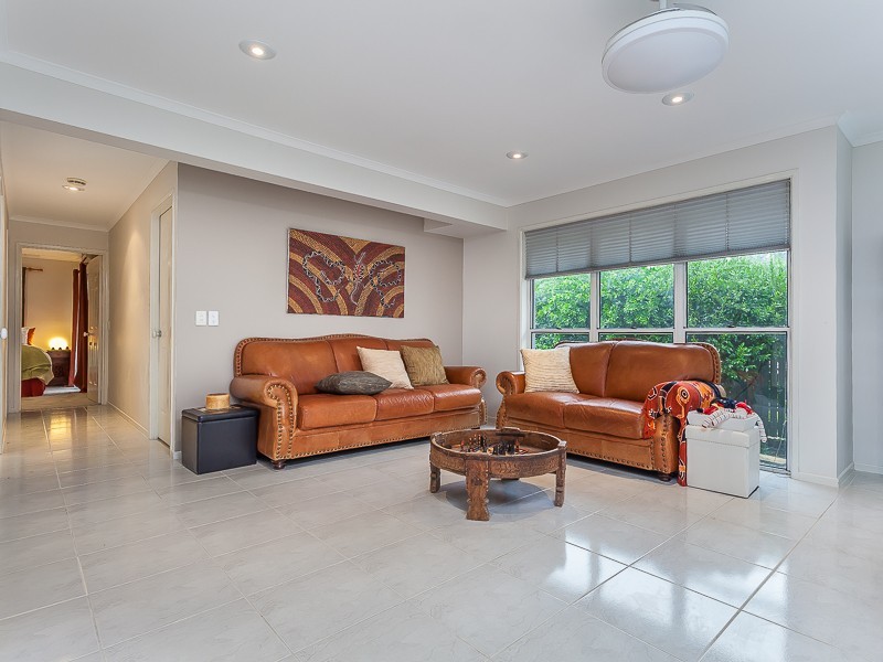 45 Tangmere Street, Chapel Hill QLD 4069