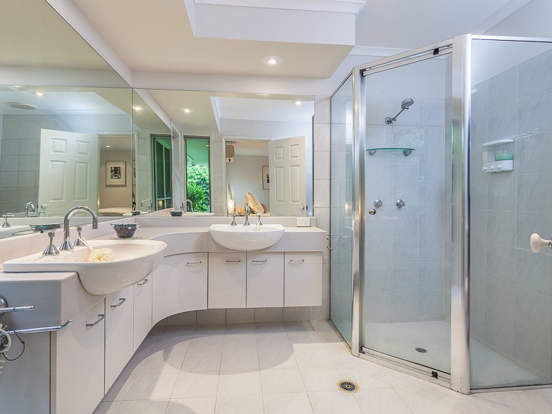 45 Tangmere Street, Chapel Hill QLD 4069