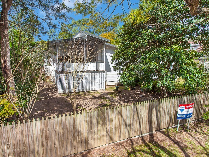 9 Camira Street, St Lucia QLD 4067