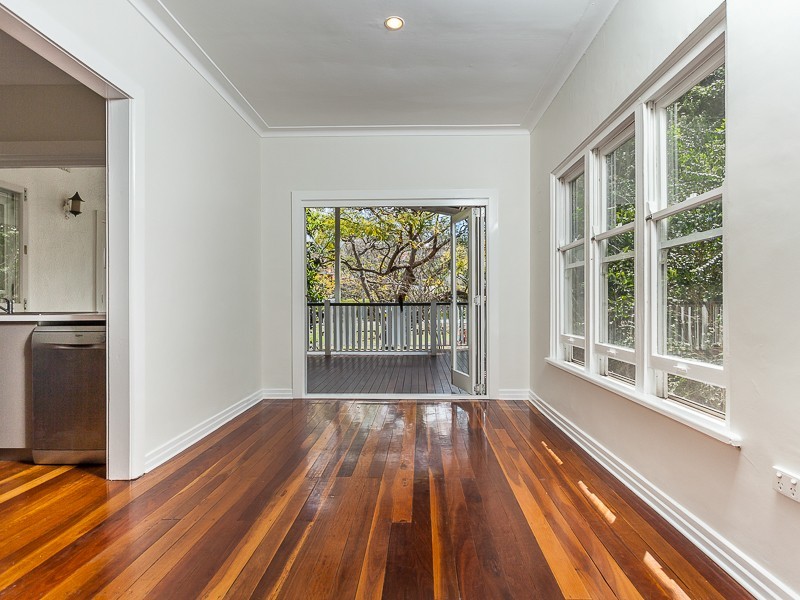 9 Camira Street, St Lucia QLD 4067