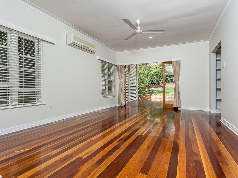 9 Camira Street, St Lucia QLD 4067