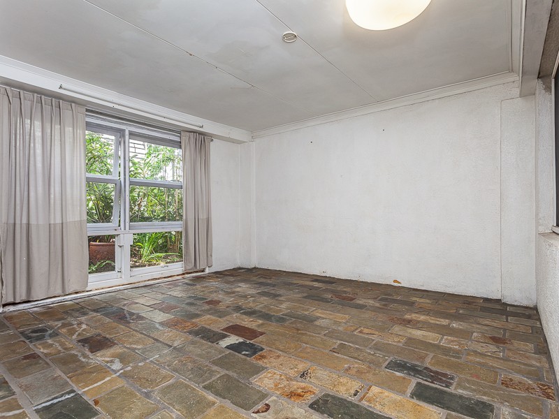 9 Camira Street, St Lucia QLD 4067