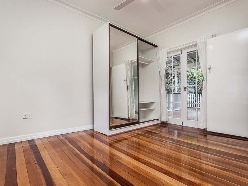 9 Camira Street, St Lucia QLD 4067