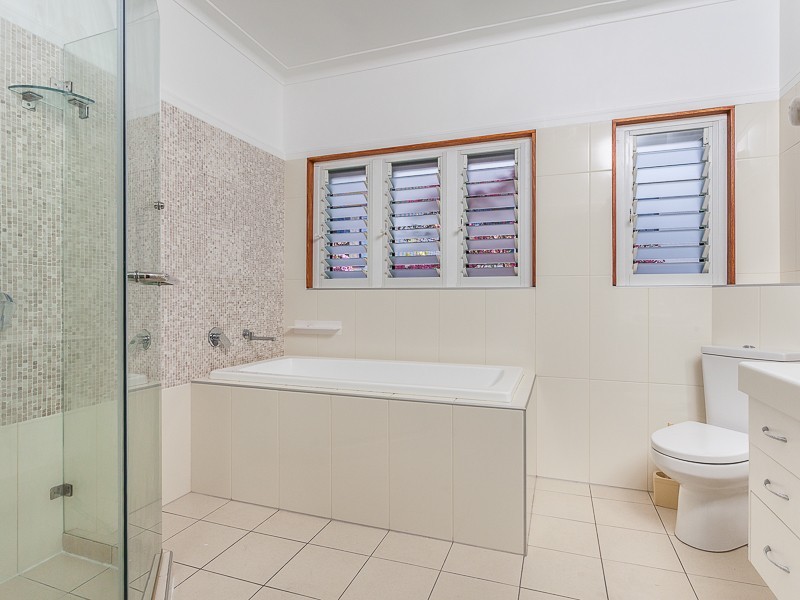 9 Camira Street, St Lucia QLD 4067