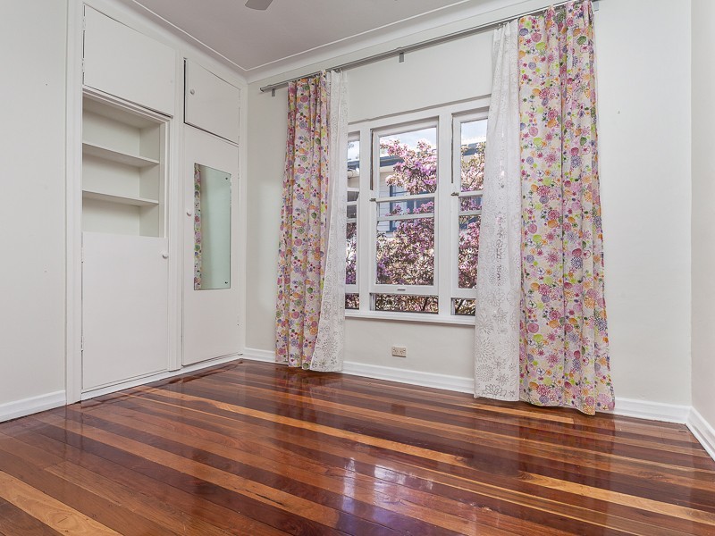 9 Camira Street, St Lucia QLD 4067