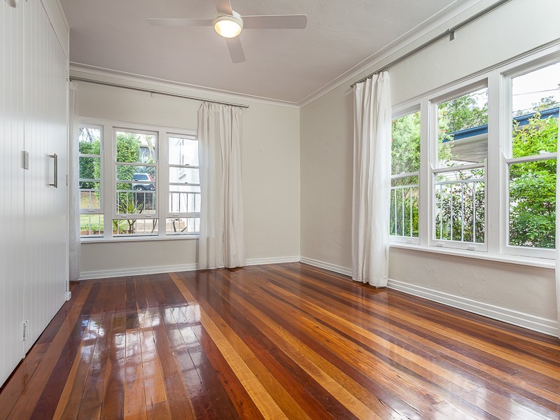 9 Camira Street, St Lucia QLD 4067