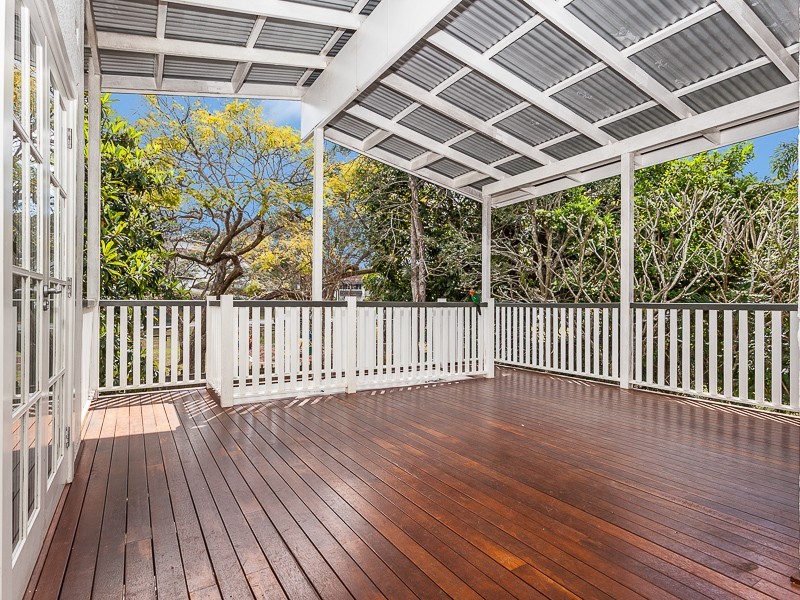 9 Camira Street, St Lucia QLD 4067