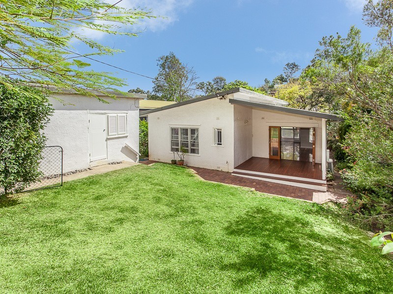 9 Camira Street, St Lucia QLD 4067