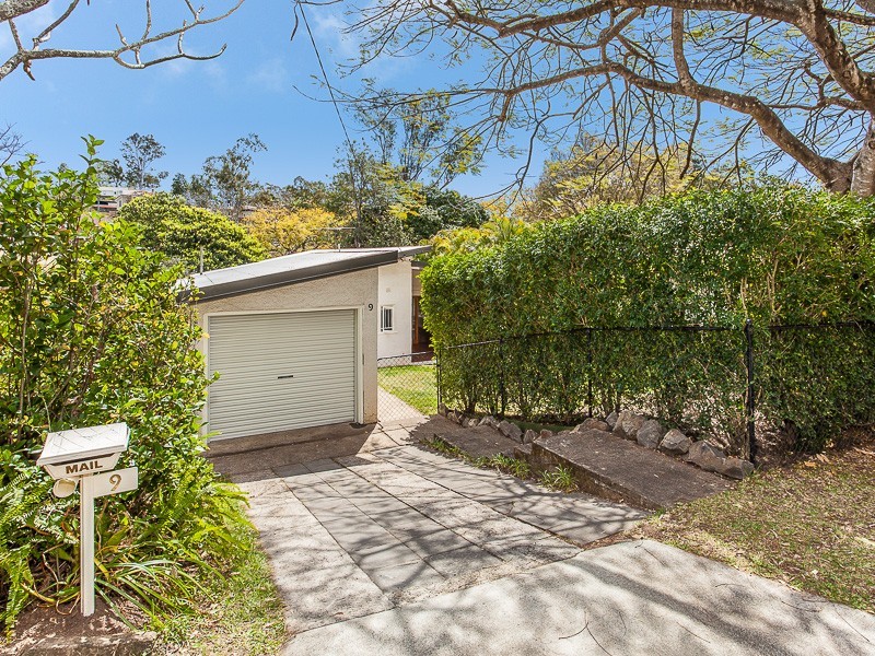 9 Camira Street, St Lucia QLD 4067