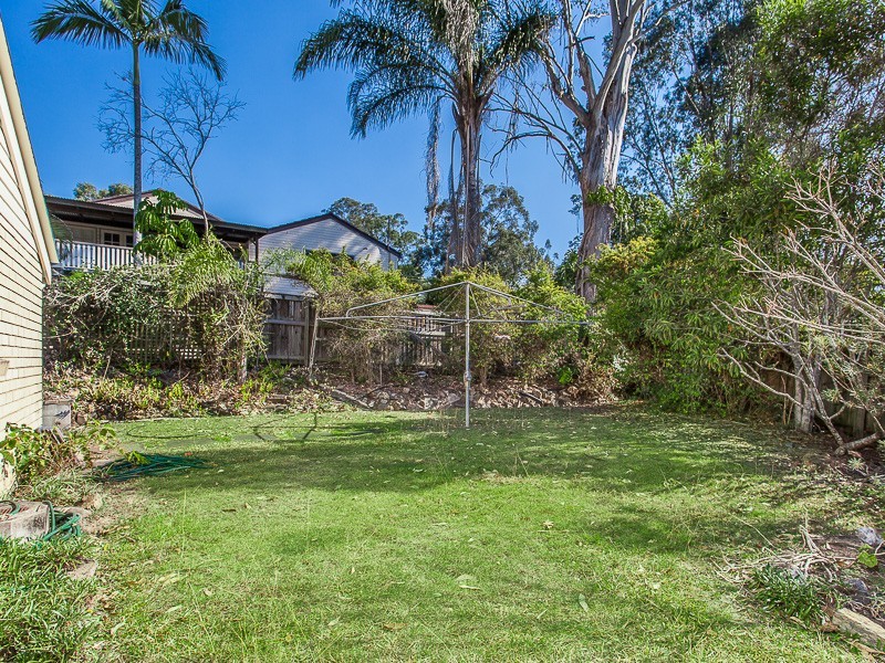 10 Caber Street, Kenmore QLD 4069