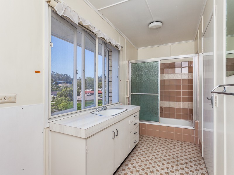 10 Caber Street, Kenmore QLD 4069