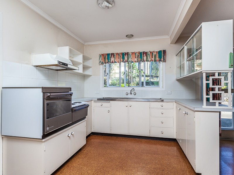 10 Caber Street, Kenmore QLD 4069