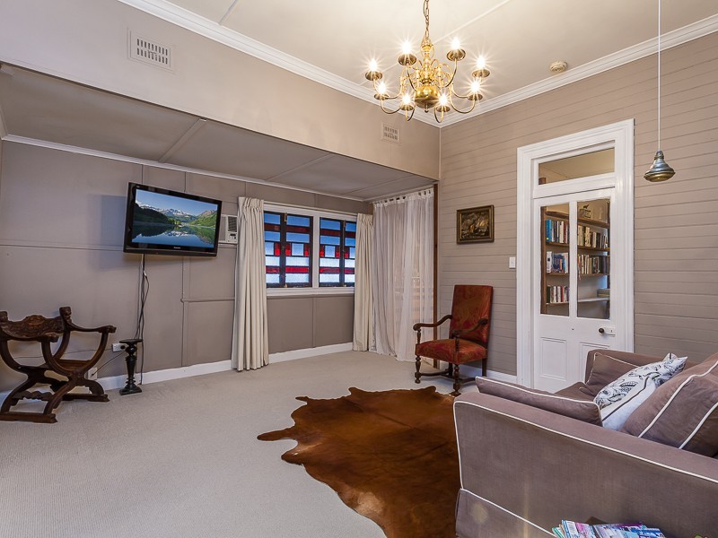 1 Windsor Road, Red Hill QLD 4059