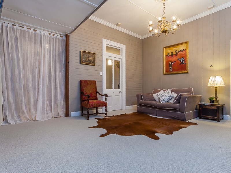 1 Windsor Road, Red Hill QLD 4059