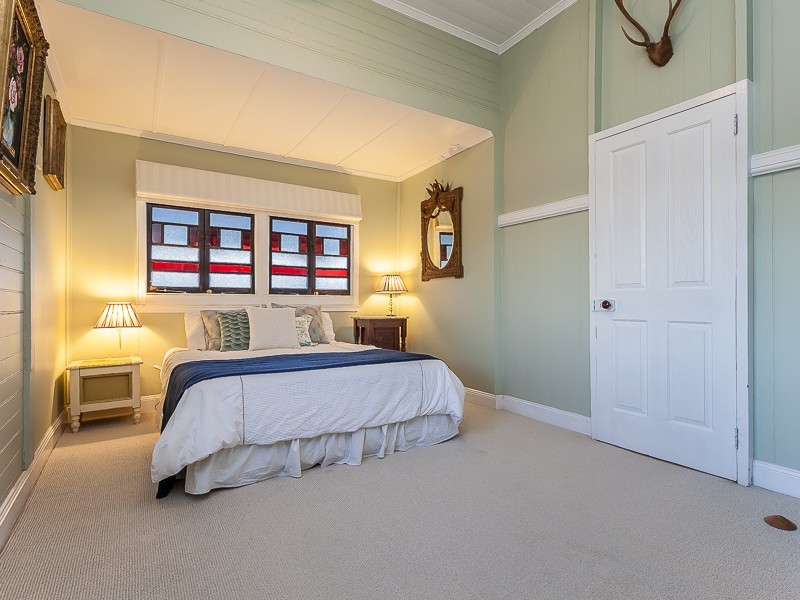 1 Windsor Road, Red Hill QLD 4059