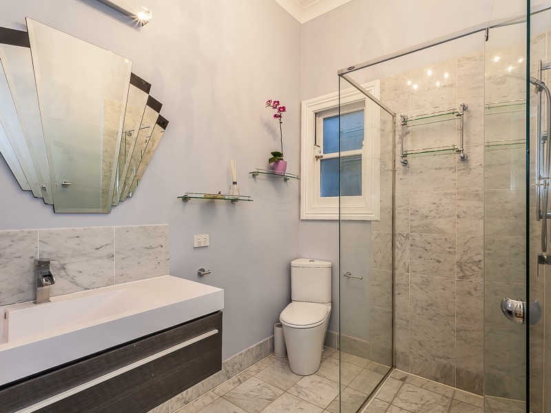 1 Windsor Road, Red Hill QLD 4059