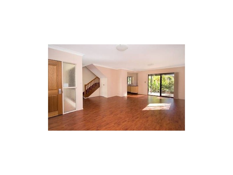 3/56 Central Avenue, Indooroopilly QLD 4068